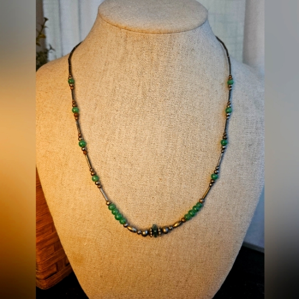 Vintage Beaded Necklace liquid Silver and Adventurine crystal Beads